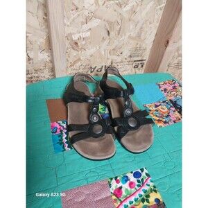 Taos Women's Treasure Leather Medallion T-Strap Sandals Comfort Travel Black 10